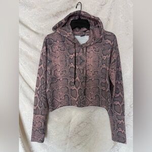 AR-33 Hoodie in pink/gray snake print